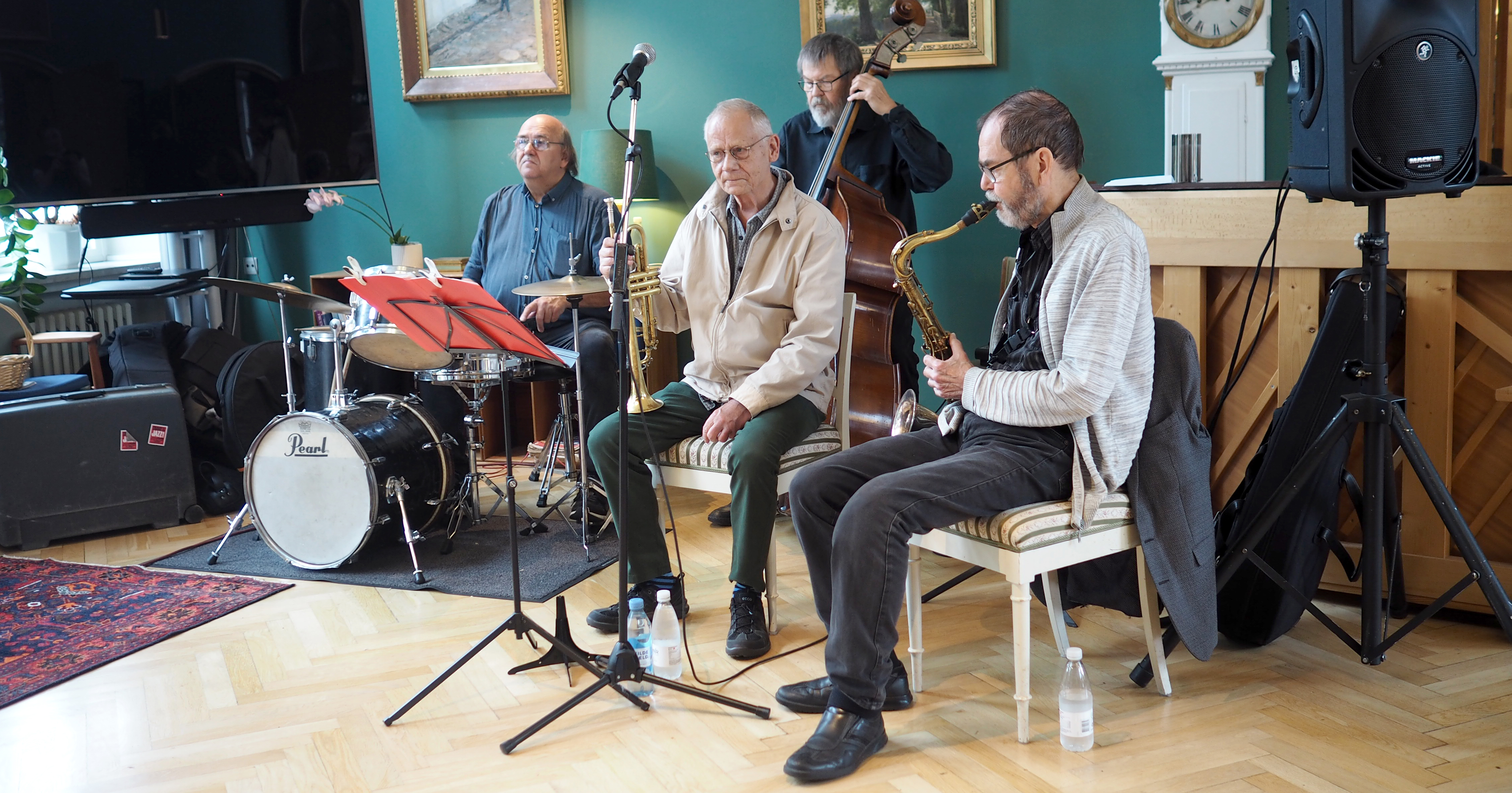 Billedet viser en gruppe af jazzmusikere