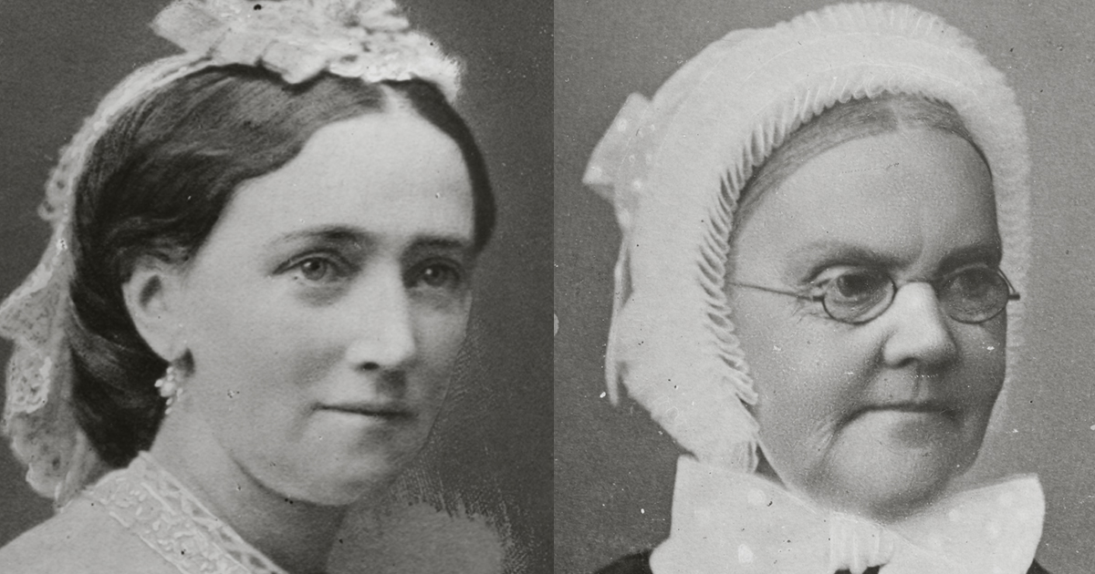 Billedet viser to kvinder i et historisk foto.