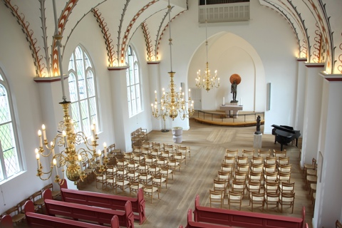 Billedet viser et kirkerum.